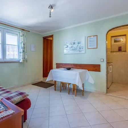 Апартаменты Ellen 3 With Balcony And Sea View Цриквеница