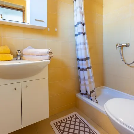 Ellen 3 With Balcony And Sea View Daire *